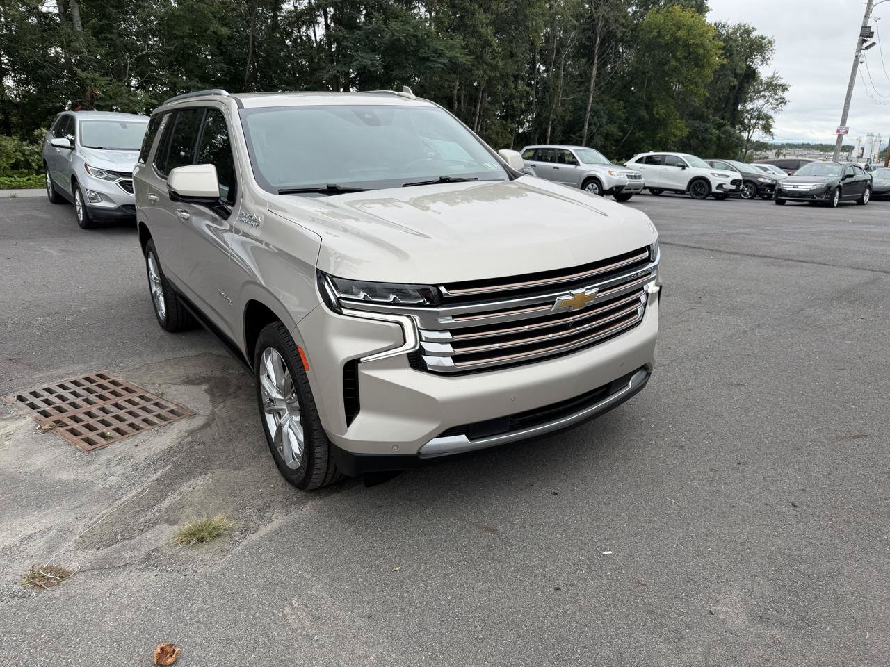 Used 2022 Chevrolet Tahoe High Country w/ Max Trailering Package AWD/4WD image 3