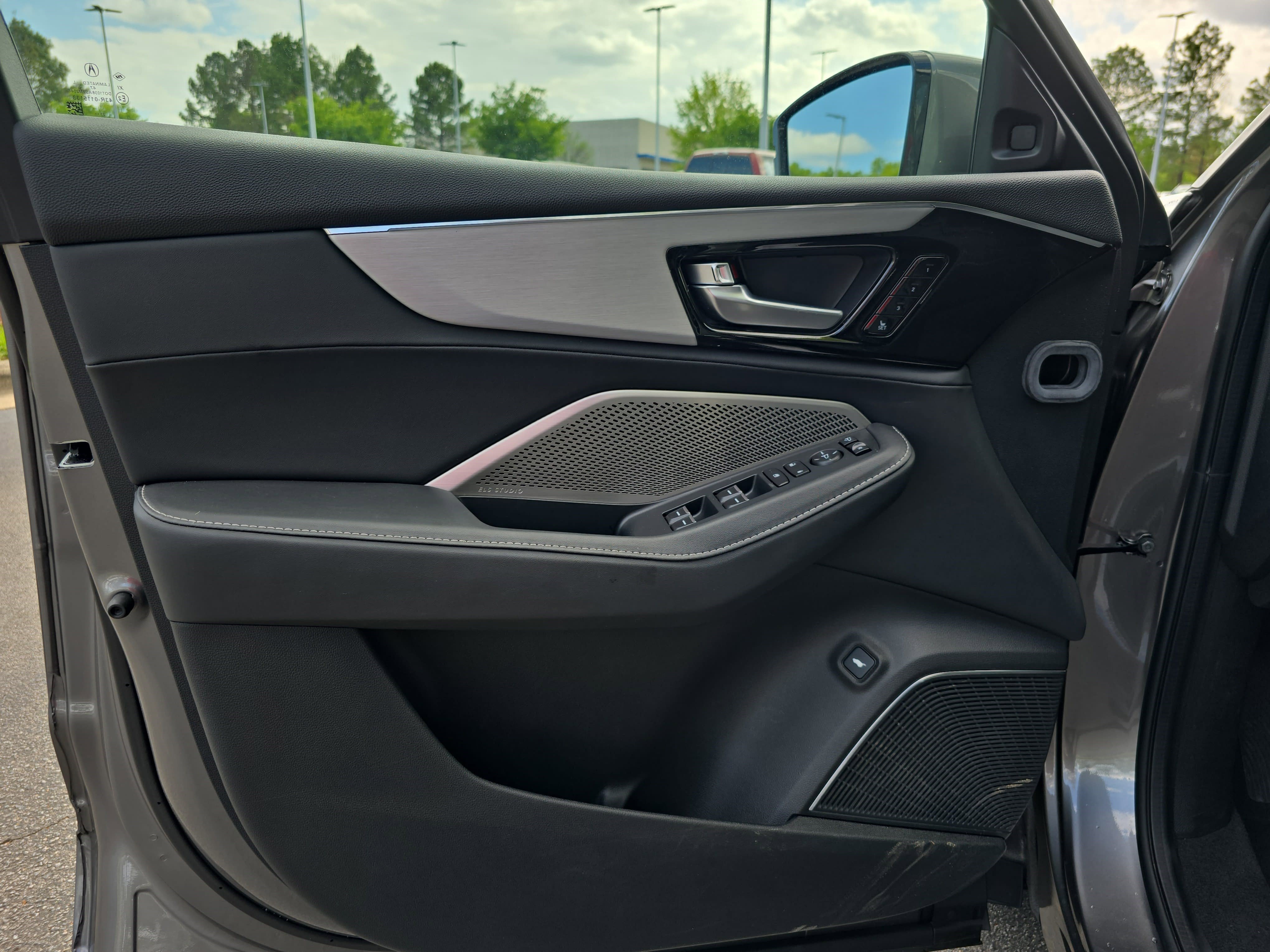 Used 2024 Acura MDX SH-AWD w/ Technology Package image 29