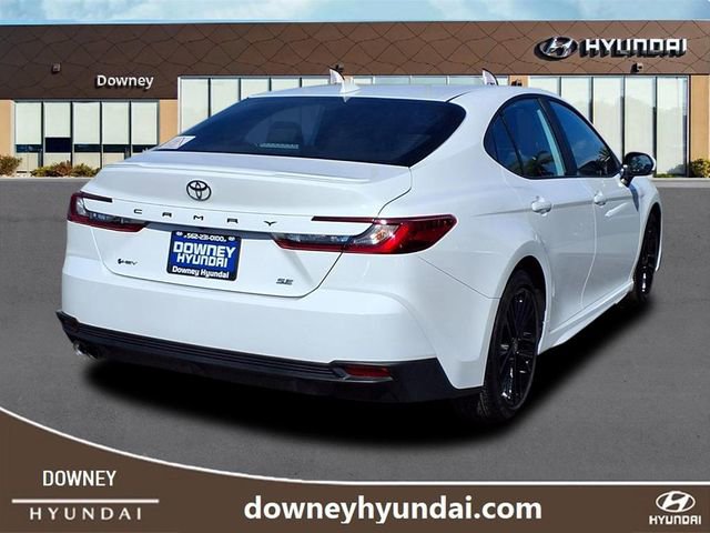 Used 2025 Toyota Camry SE image 4