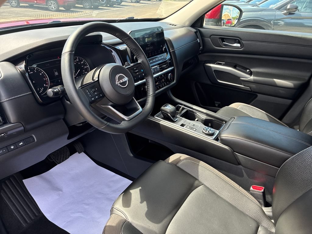 Used 2023 Nissan Pathfinder SL AWD/4WD image 14