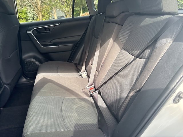 Used 2022 Toyota RAV4 LE image 10