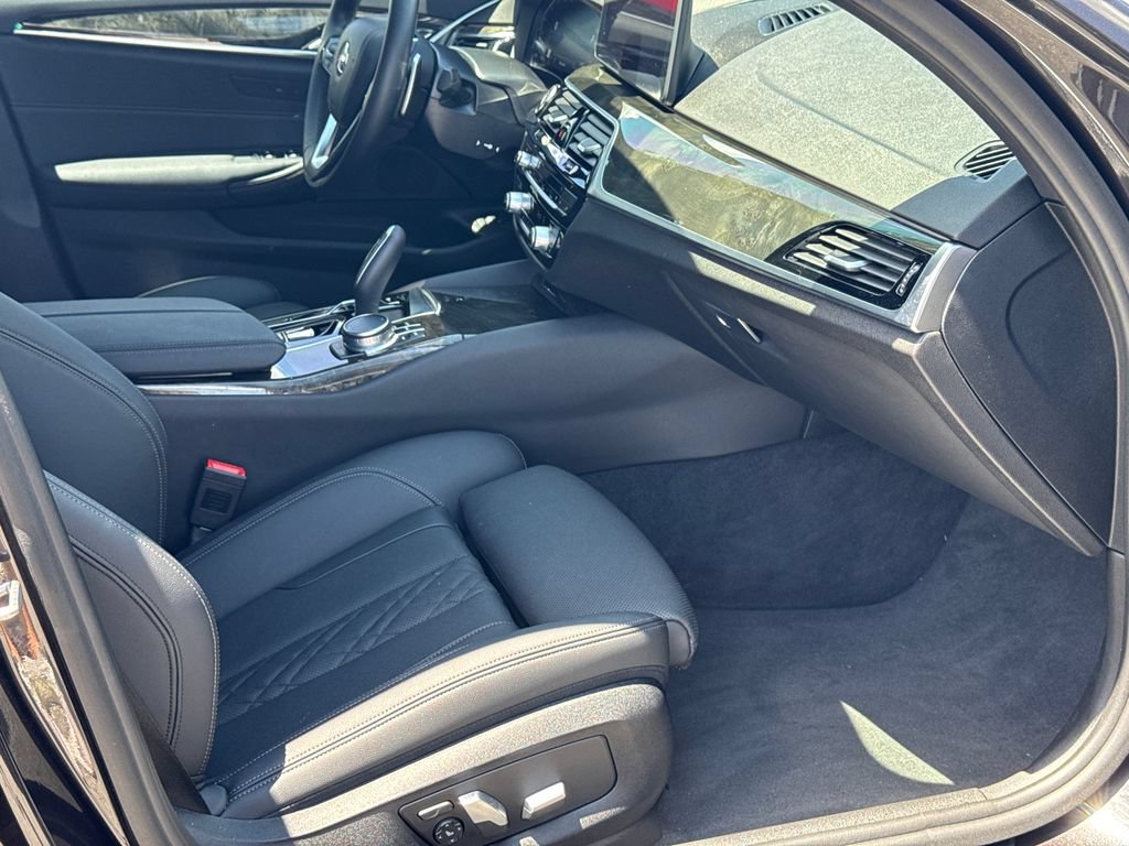 Used 2022 BMW 530i w/ Convenience Package RWD image 13
