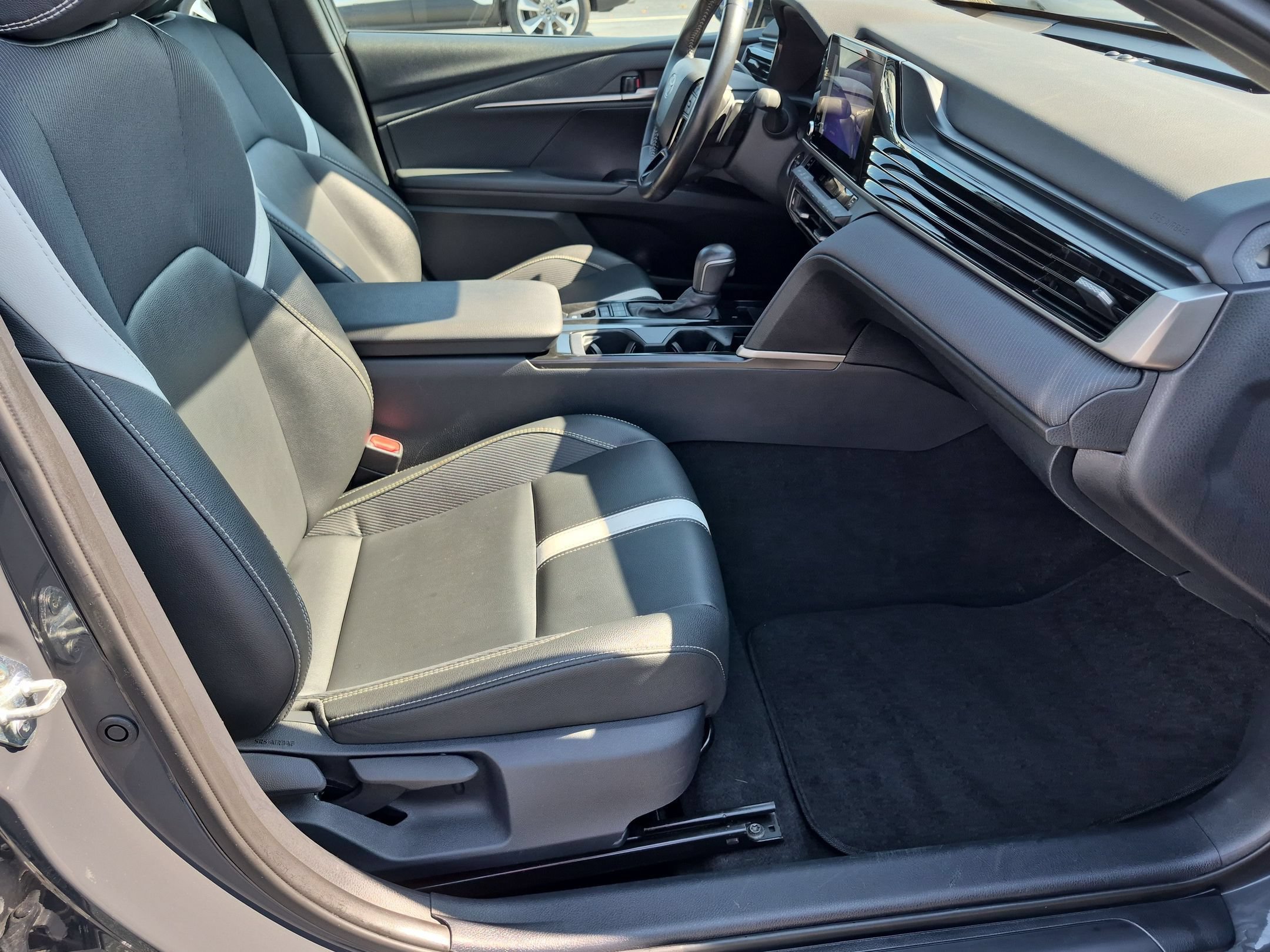 Used 2025 Toyota Camry SE FWD image 36