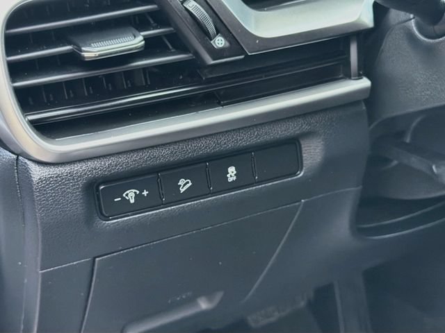 Used 2025 Kia Telluride LX FWD image 10