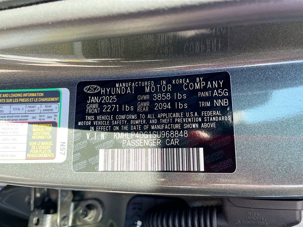 Used 2025 Hyundai Elantra Limited FWD image 31