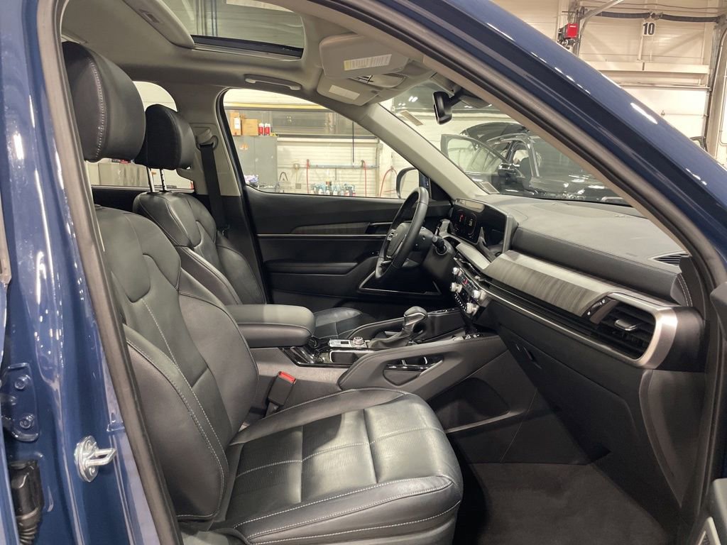 Used 2024 Kia Telluride EX w/ EX Captain's Chair Package image 14