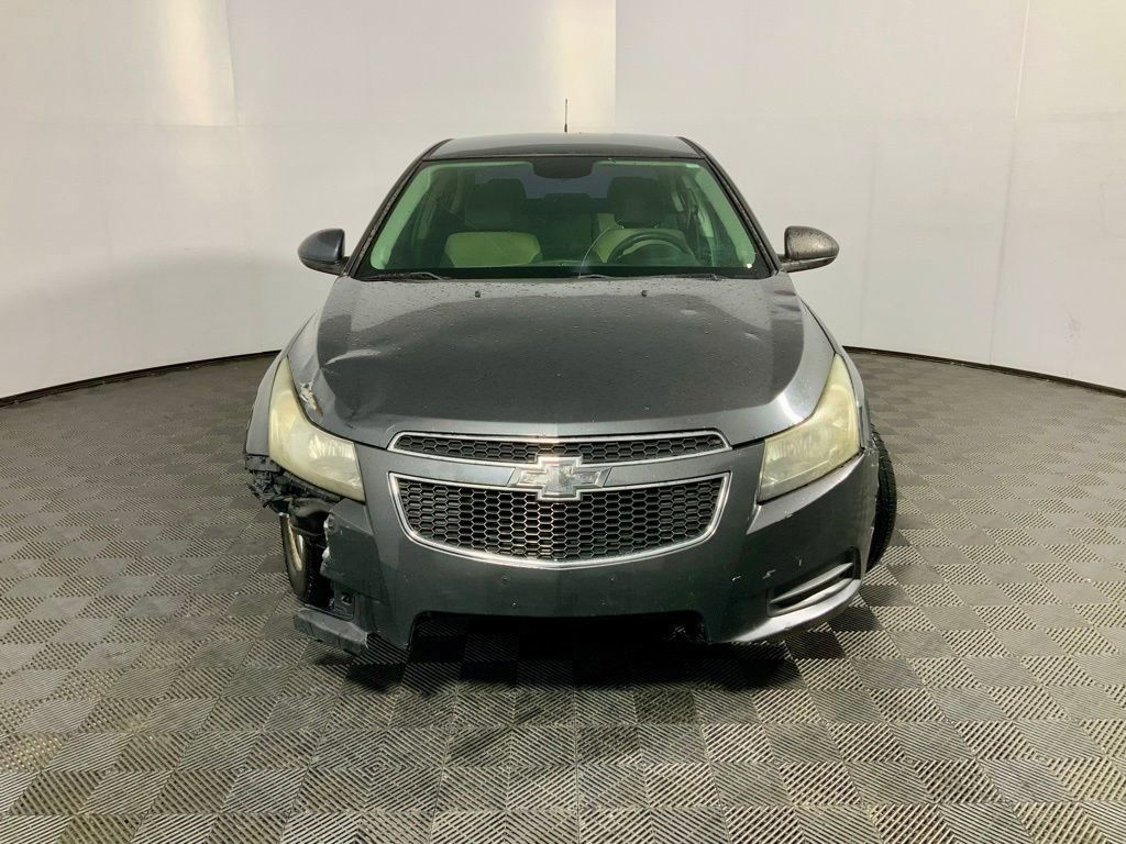 Used 2013 Chevrolet Cruze LS image 3