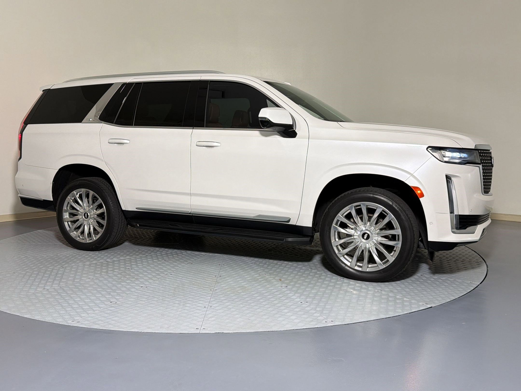 Used 2023 Cadillac Escalade Premium Luxury AWD/4WD image 7