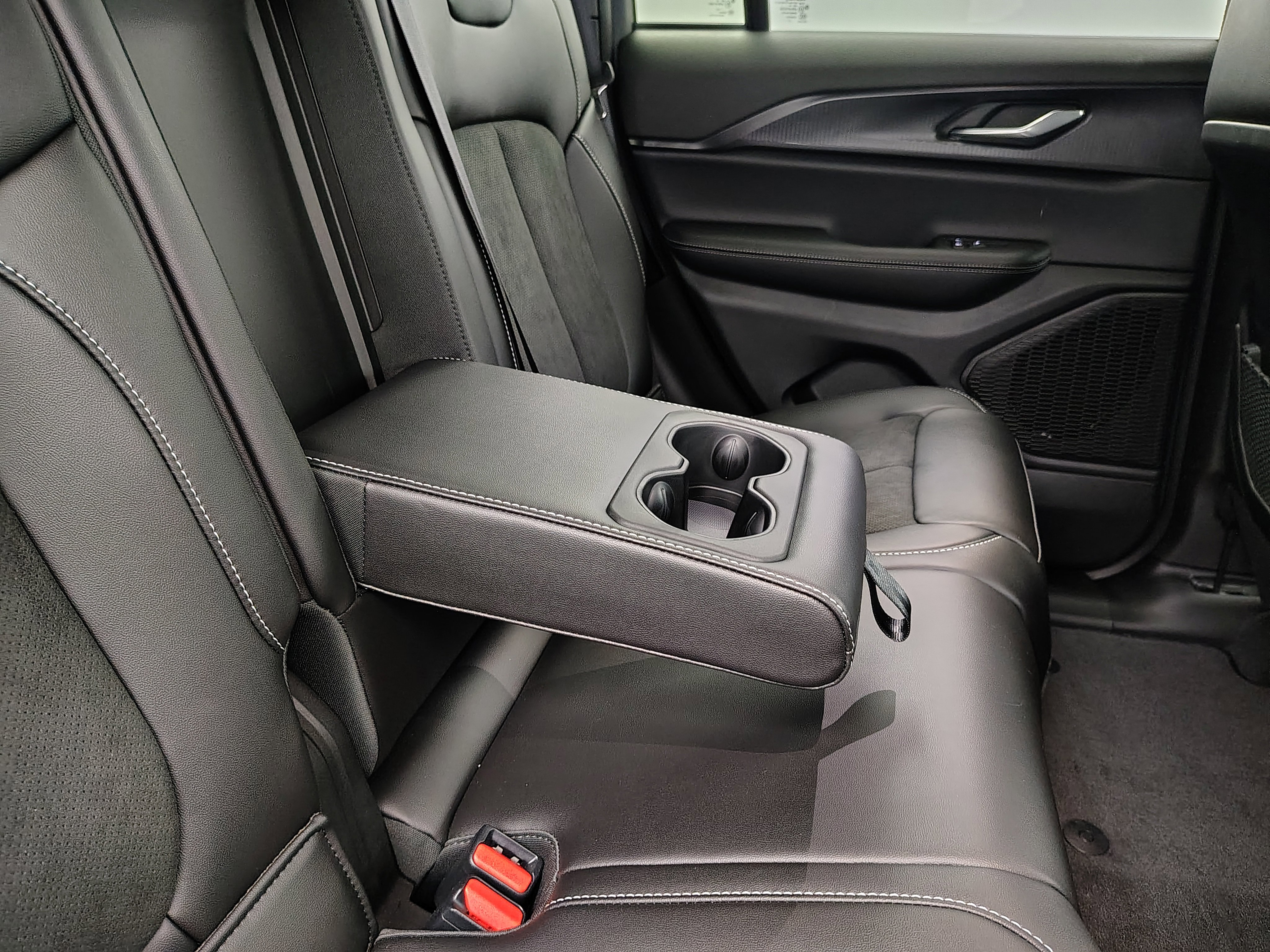 New 2025 Jeep Grand Cherokee Altitude image 25