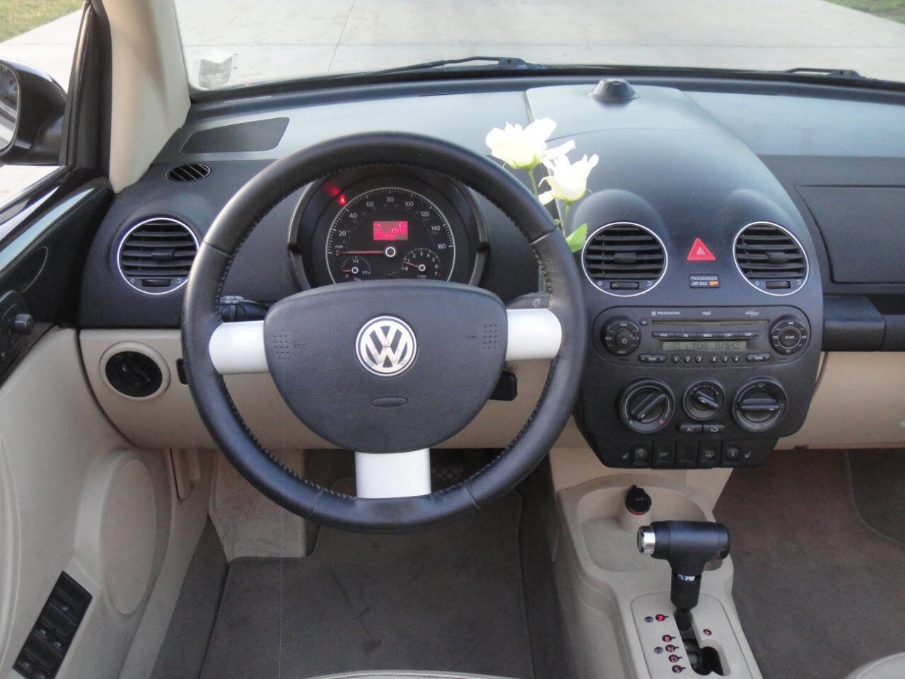 Used 2008 Volkswagen Beetle SE image 8