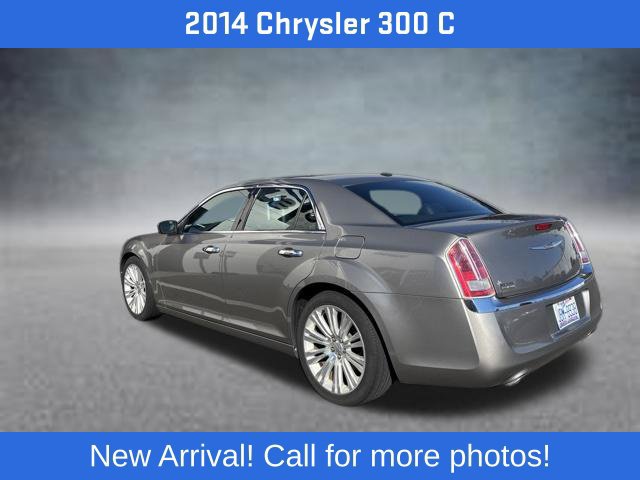 Used 2014 Chrysler 300 C RWD image 4