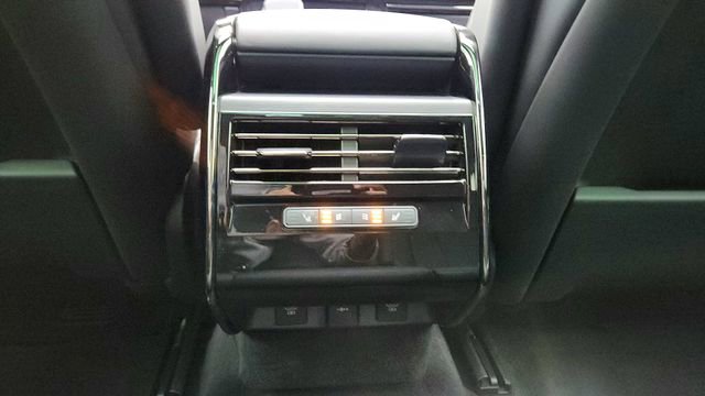 Used 2025 Land Rover Range Rover Sport SE image 39