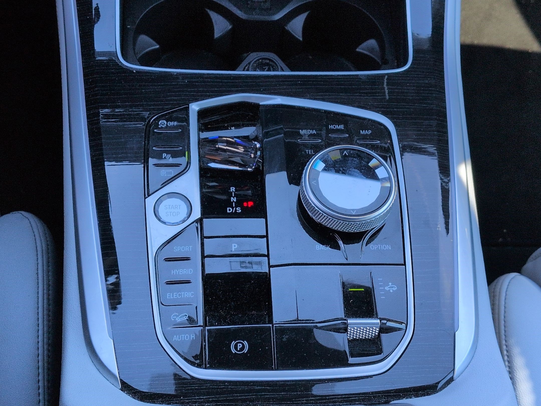 Certified 2024 BMW X5 xDrive50e w/ Executive Package image 25