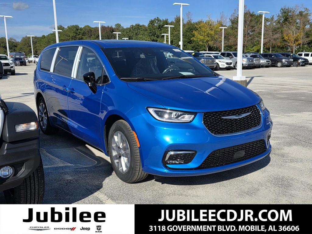 New 2026 Chrysler Pacifica Limited image 1