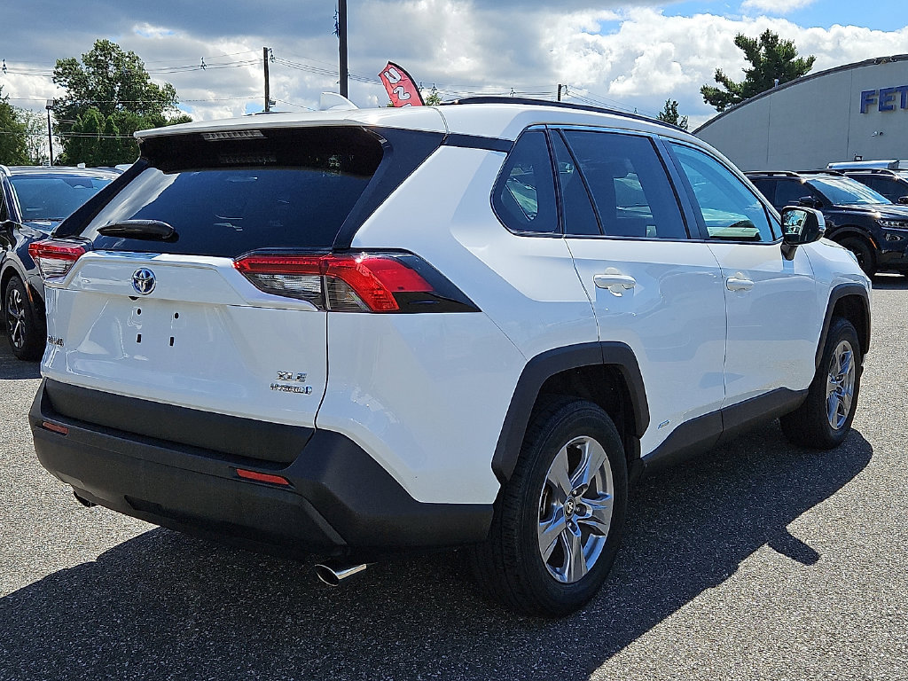 Used 2022 Toyota RAV4 XLE w/ Convenience Package AWD/4WD image 4