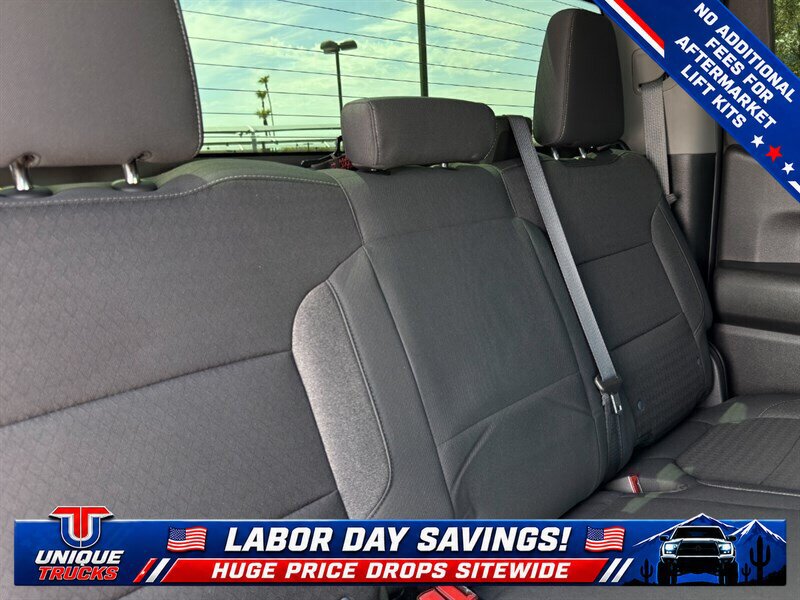 Used 2021 GMC Sierra 1500 4x4 Crew Cab w/ Sierra Value Package image 26