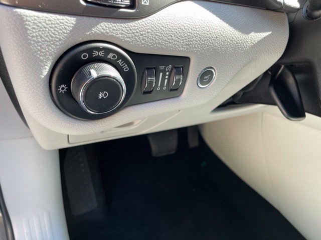 Used 2019 Jeep Cherokee Limited w/ Luxury Group AWD/4WD image 28