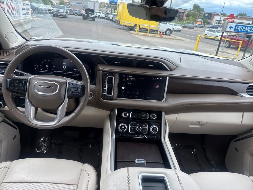 Used 2022 GMC Yukon XL Denali w/ Advanced Technology Package AWD/4WD image 12