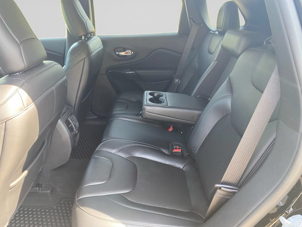 Certified 2019 Jeep Cherokee Latitude Plus AWD/4WD image 19