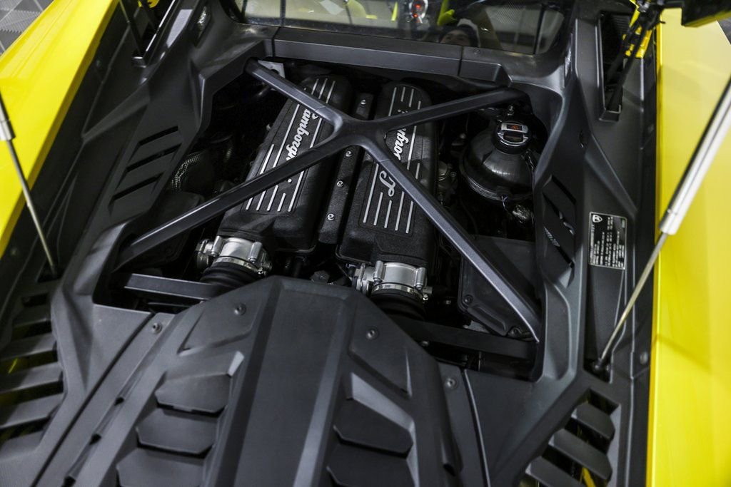 Used 2020 Lamborghini Huracan EVO image 21