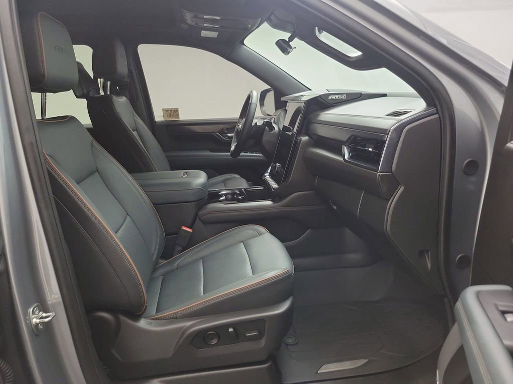 Used 2025 GMC Yukon XL AT4 w/ AT4 Premium Plus Package image 27