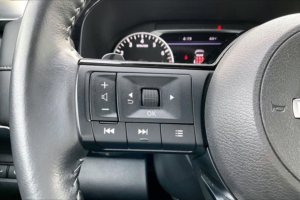 Used 2025 Nissan Pathfinder SL image 16