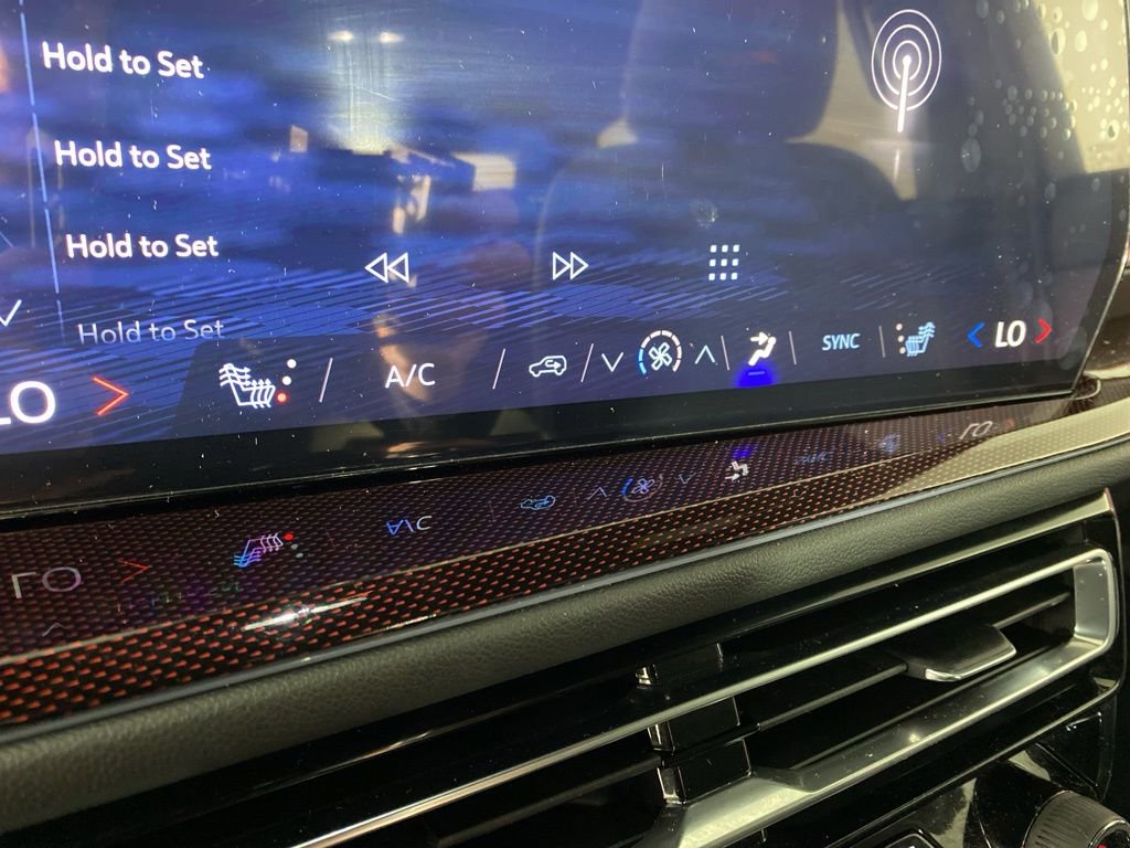 Used 2024 Chevrolet Traverse Z71 AWD/4WD image 25