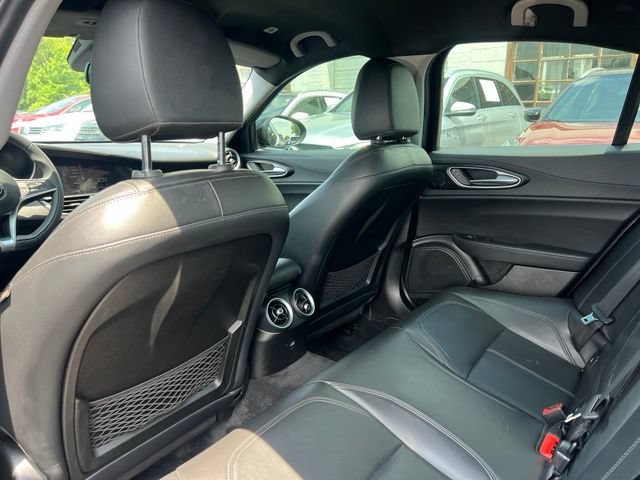 Used 2017 Alfa Romeo Giulia w/ Sport Appearance Package RWD image 15