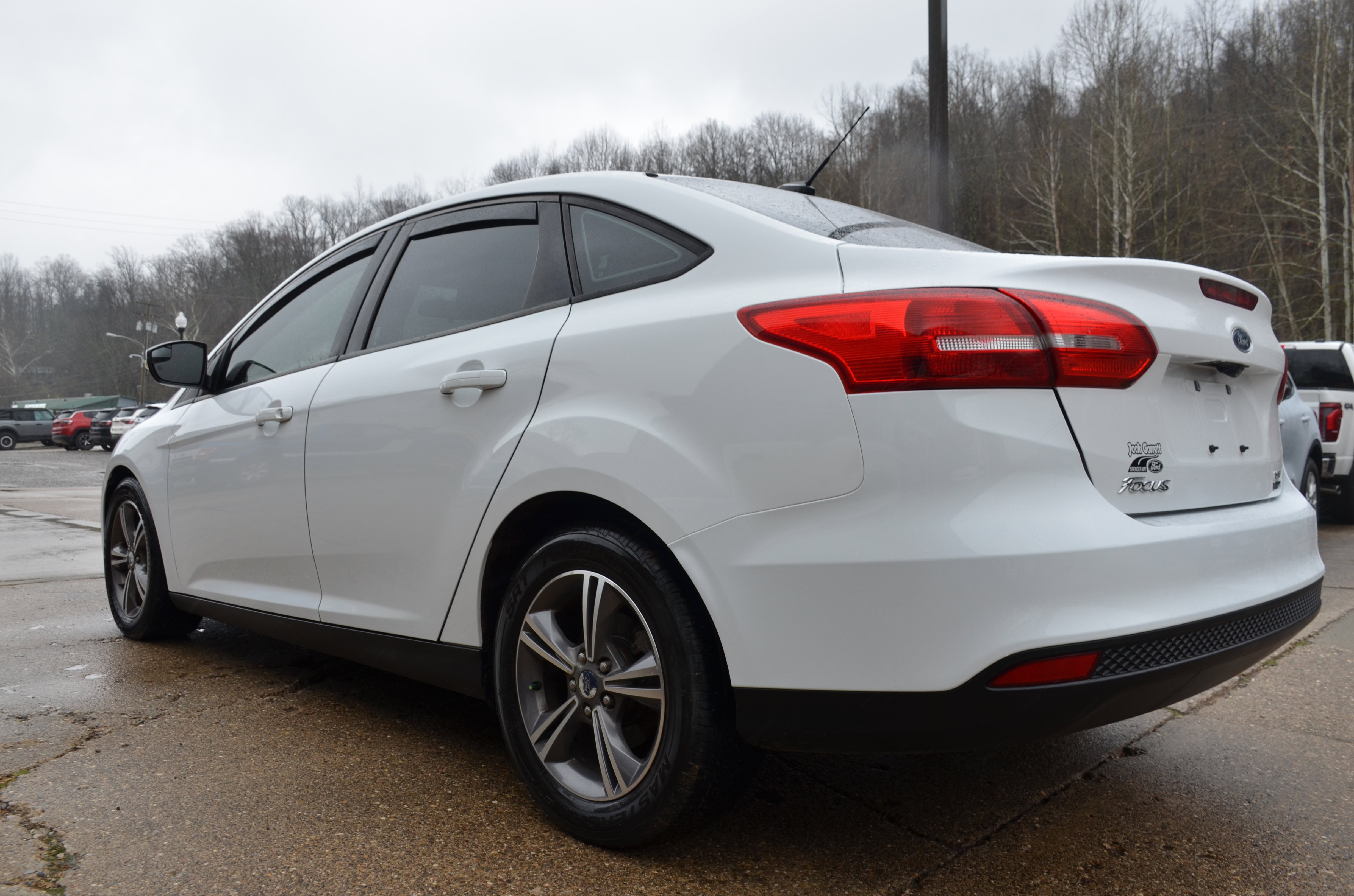 Used 2018 Ford Focus SE w/ SE Appearance Package image 6
