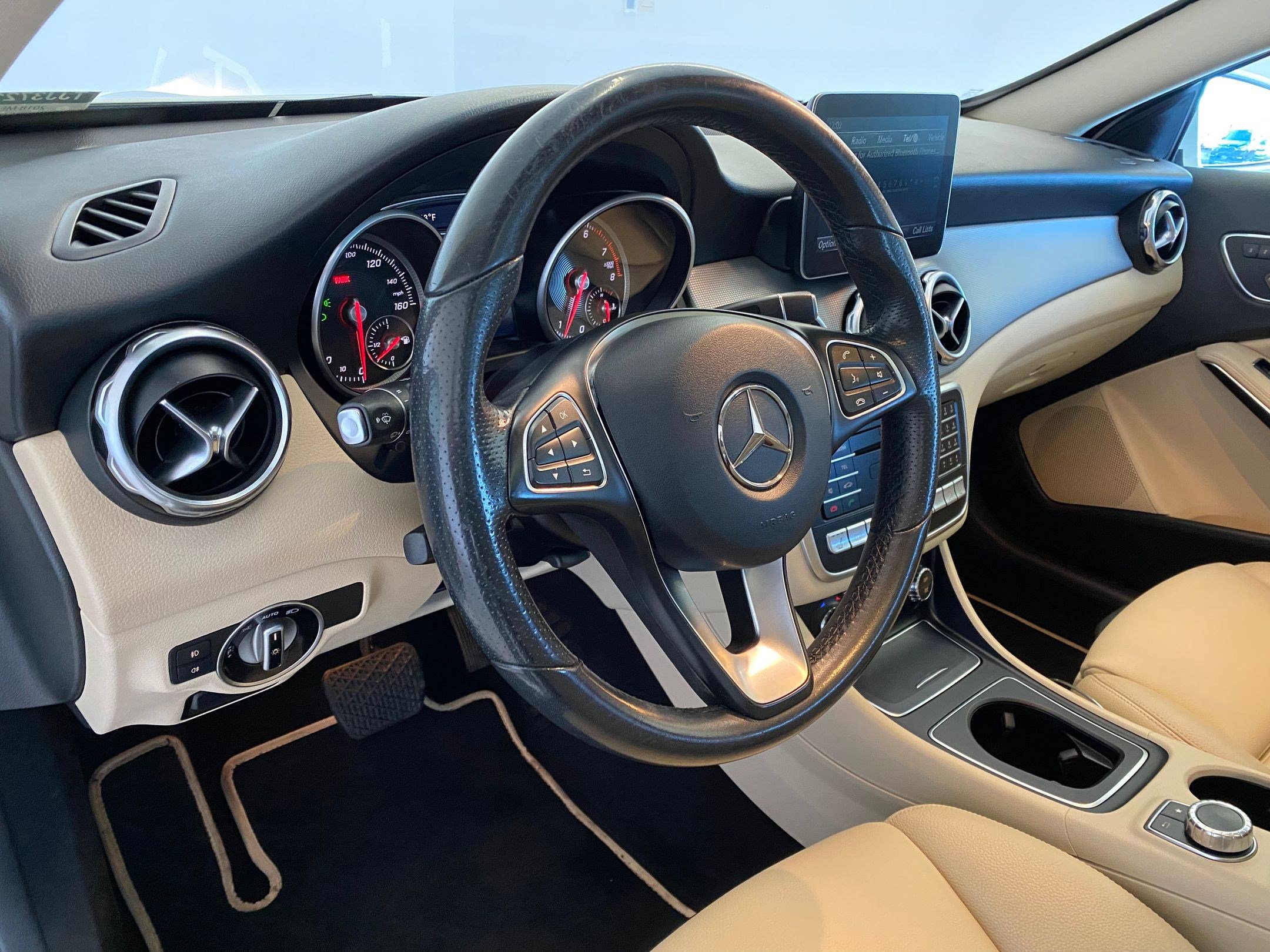 Used 2018 Mercedes-Benz GLA 250 4MATIC image 4