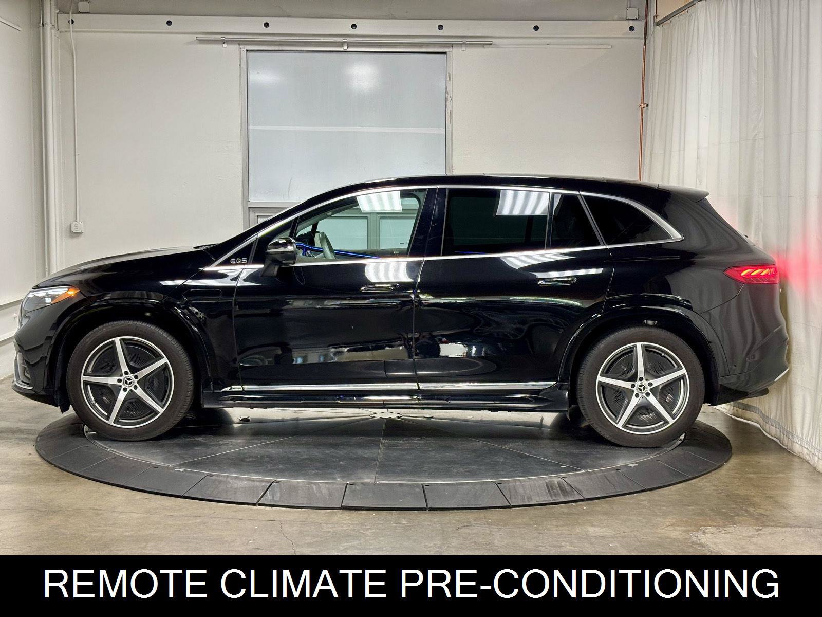 Used 2023 Mercedes-Benz EQS 580 4MATIC SUV image 6
