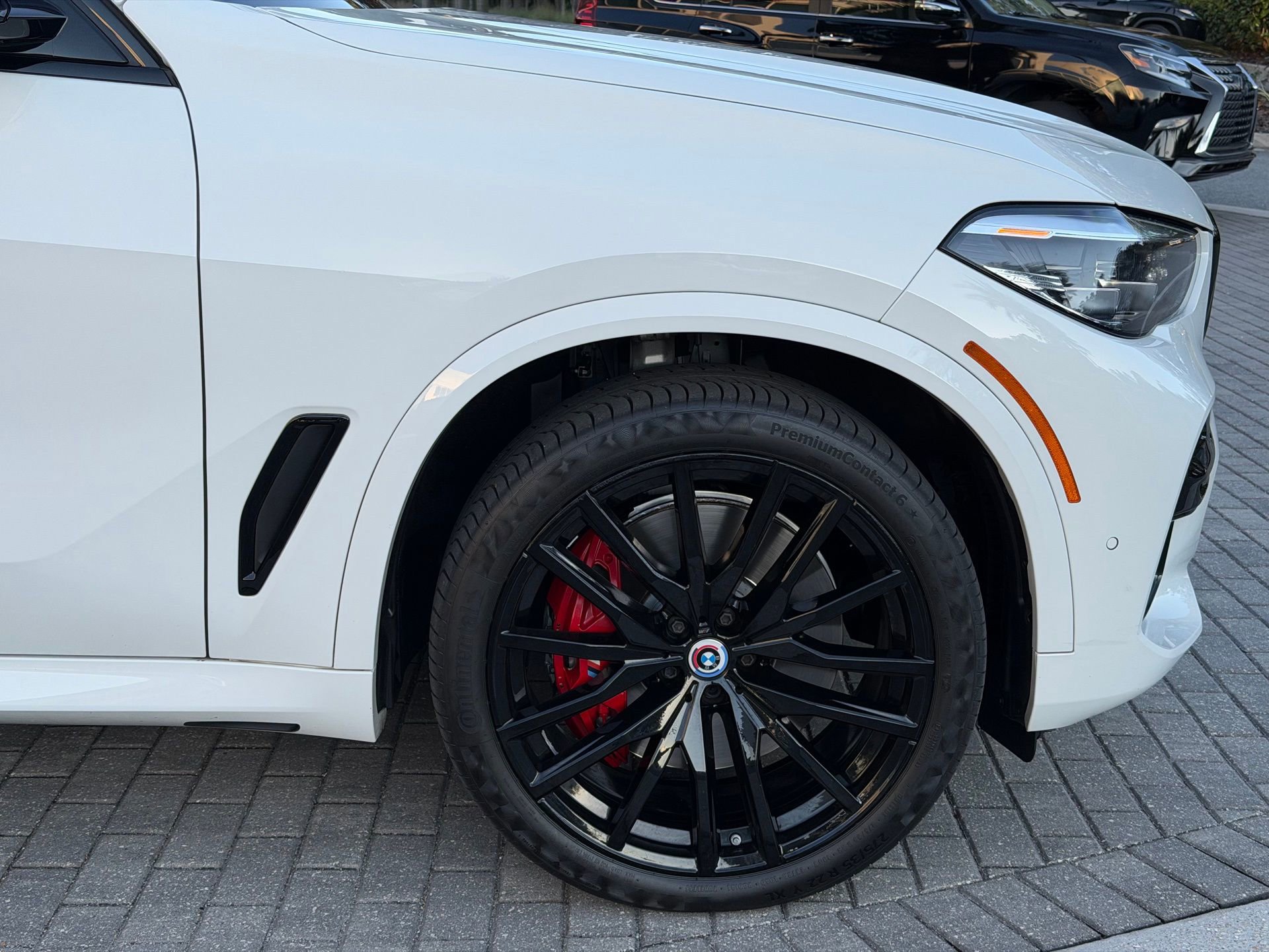 Used 2022 BMW X5 M50i w/ Premium Package image 6