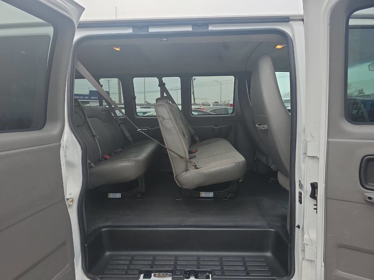 Used 2014 Chevrolet Express 3500 LS RWD image 22