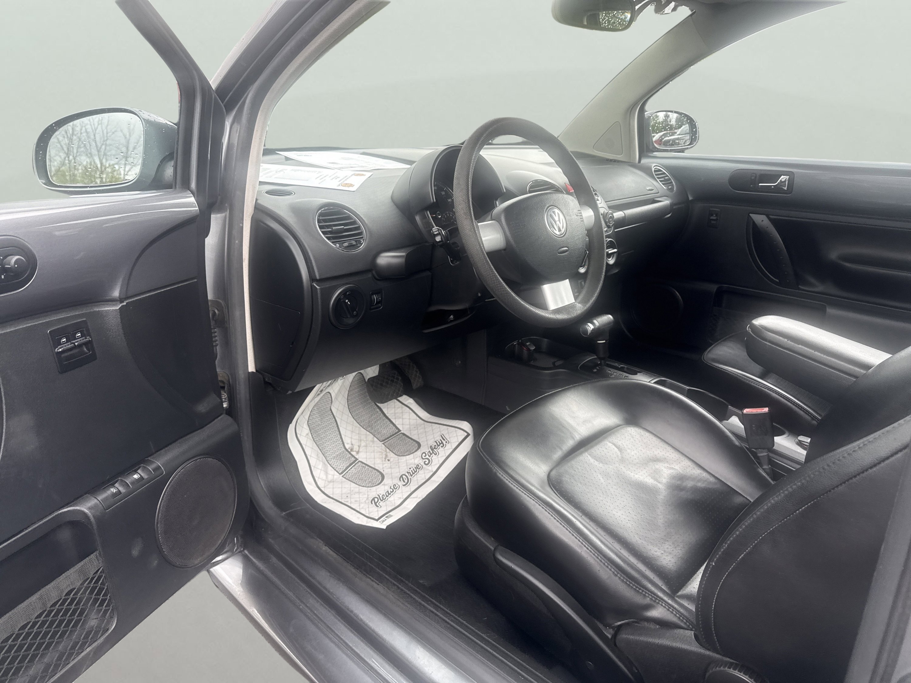 Used 2006 Volkswagen Beetle Coupe w/ Package 1 FWD image 13