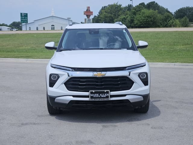 Used 2025 Chevrolet TrailBlazer LT AWD/4WD image 2