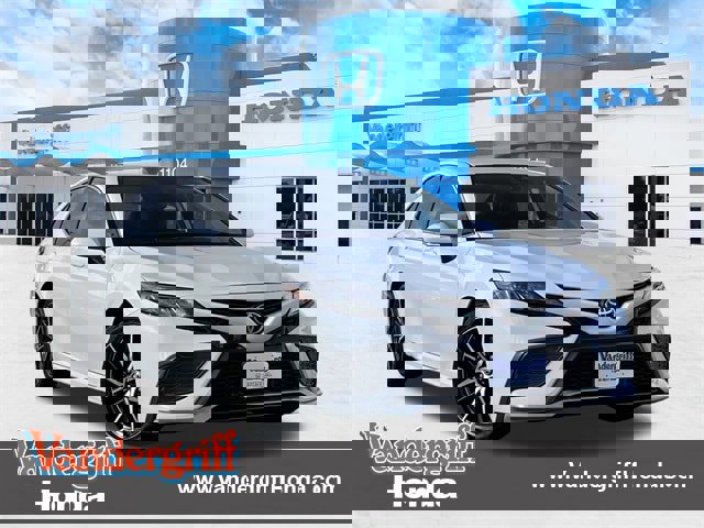 Used 2022 Toyota Camry SE image 1