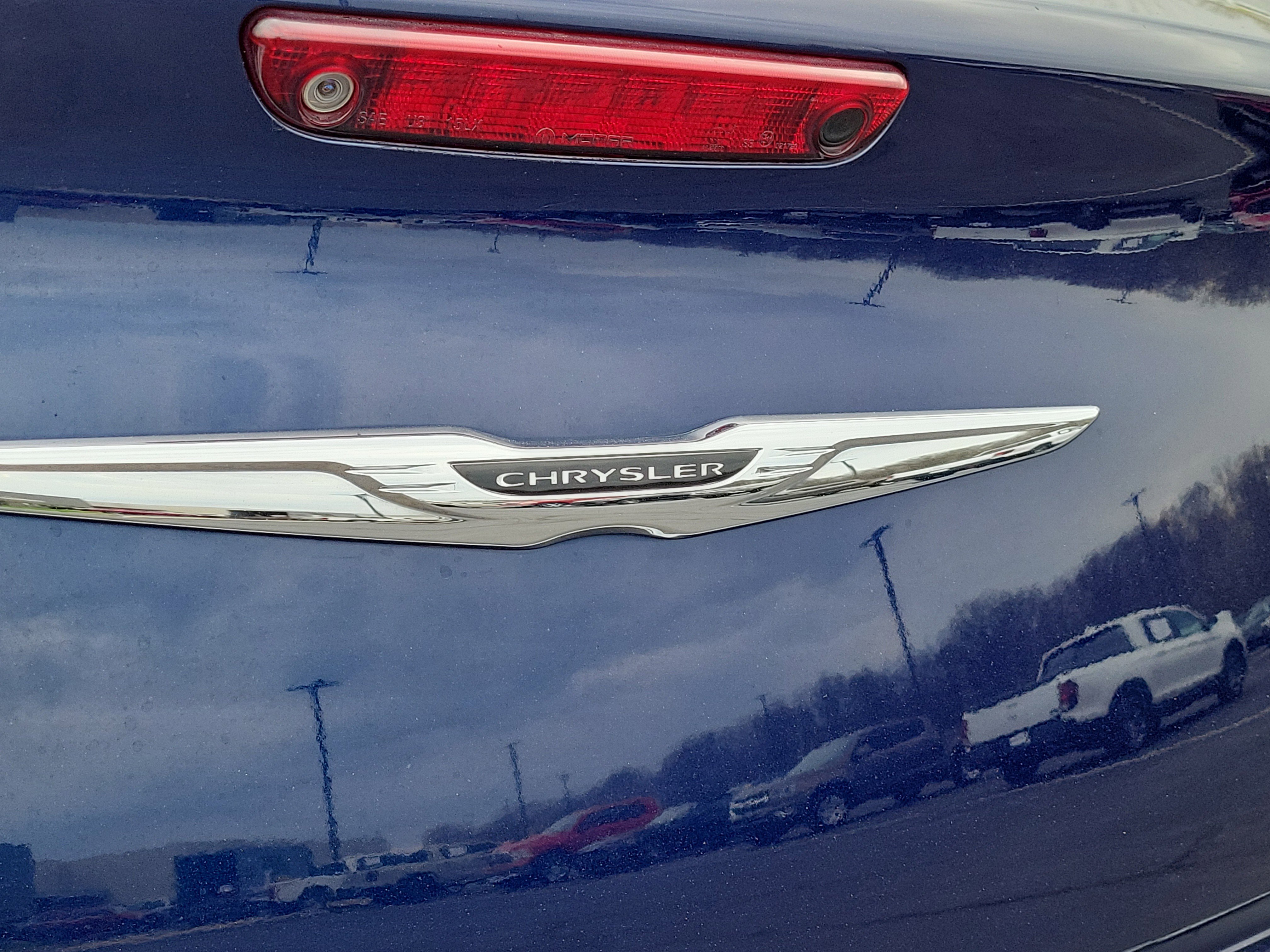 Used 2016 Chrysler 300 Limited image 9