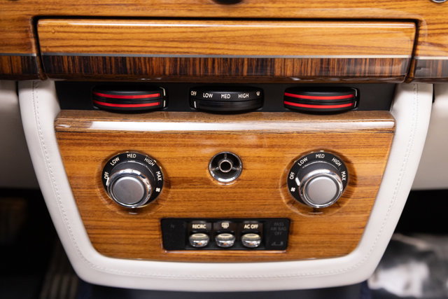Used 2010 Rolls-Royce Phantom Drophead Coupe image 96