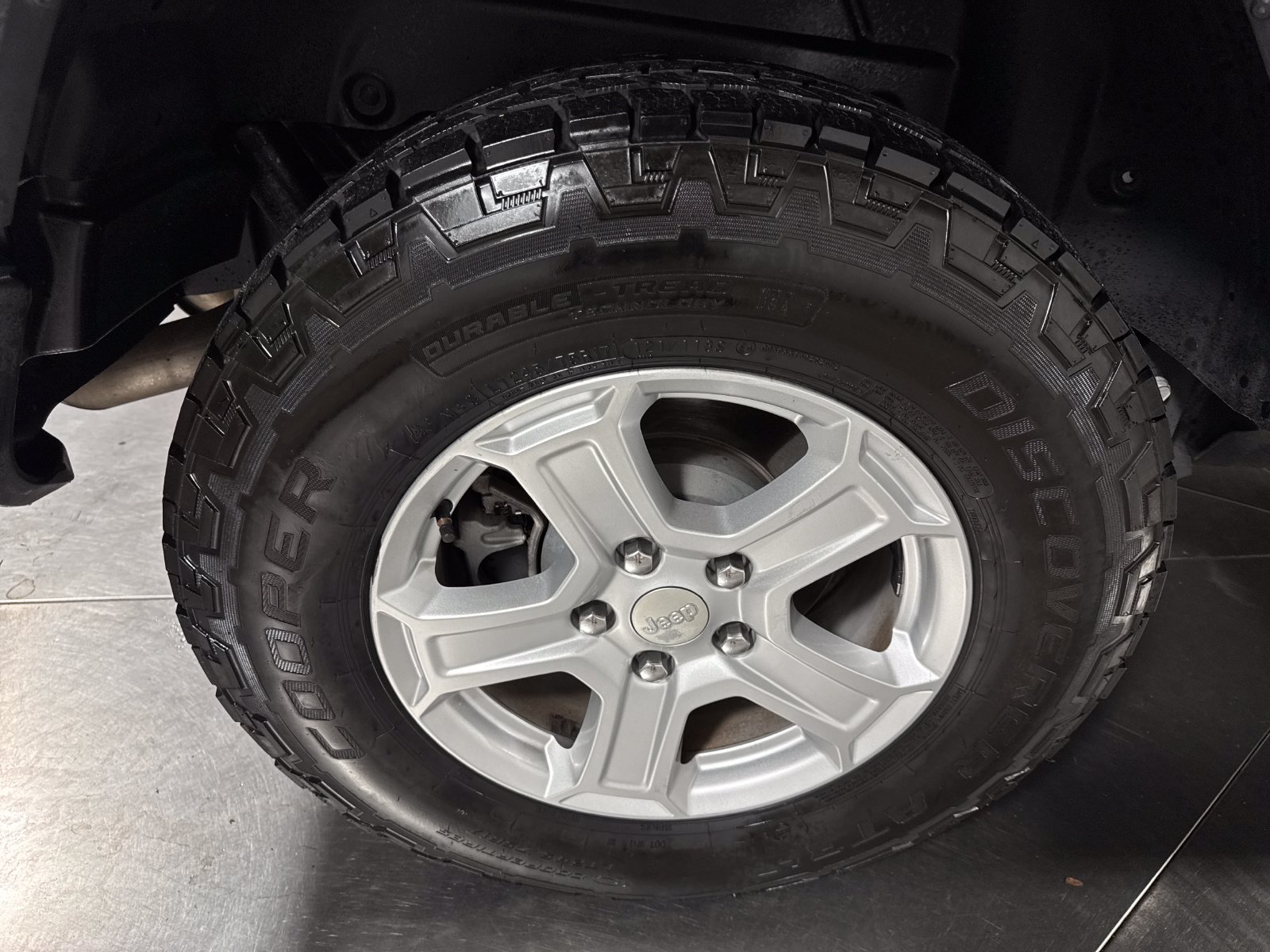 Used 2018 Jeep Wrangler Unlimited Sport S AWD/4WD image 13