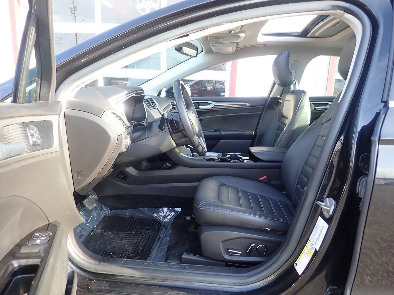 Used 2014 Ford Fusion SE w/ Equipment Group 202A image 8