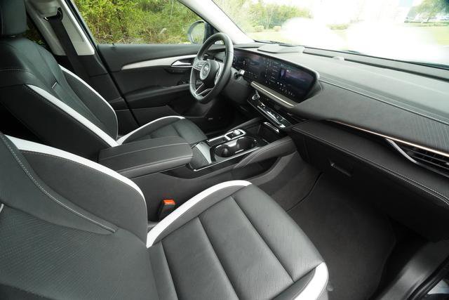 Used 2025 Buick Envision Sport Touring image 27