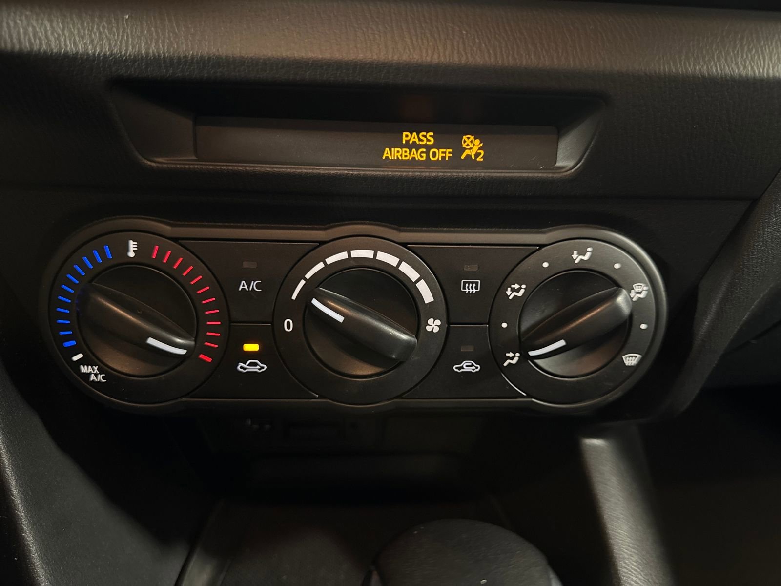 Used 2015 MAZDA MAZDA3 i Sport image 14