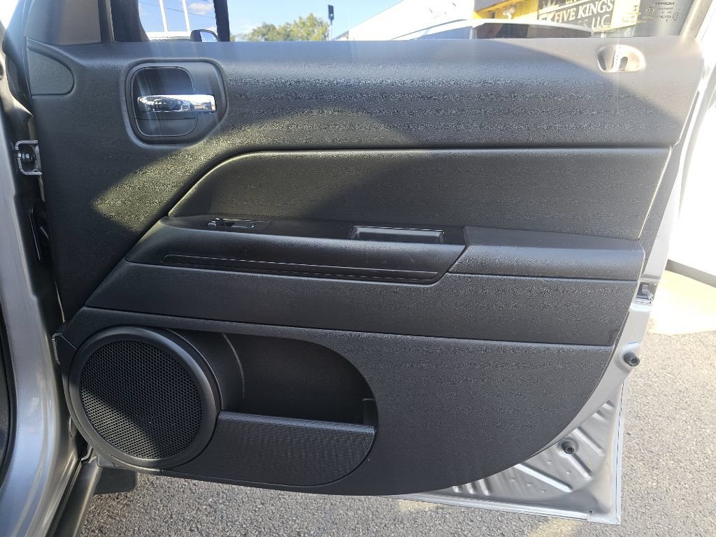 Used 2017 Jeep Patriot High Altitude FWD image 65