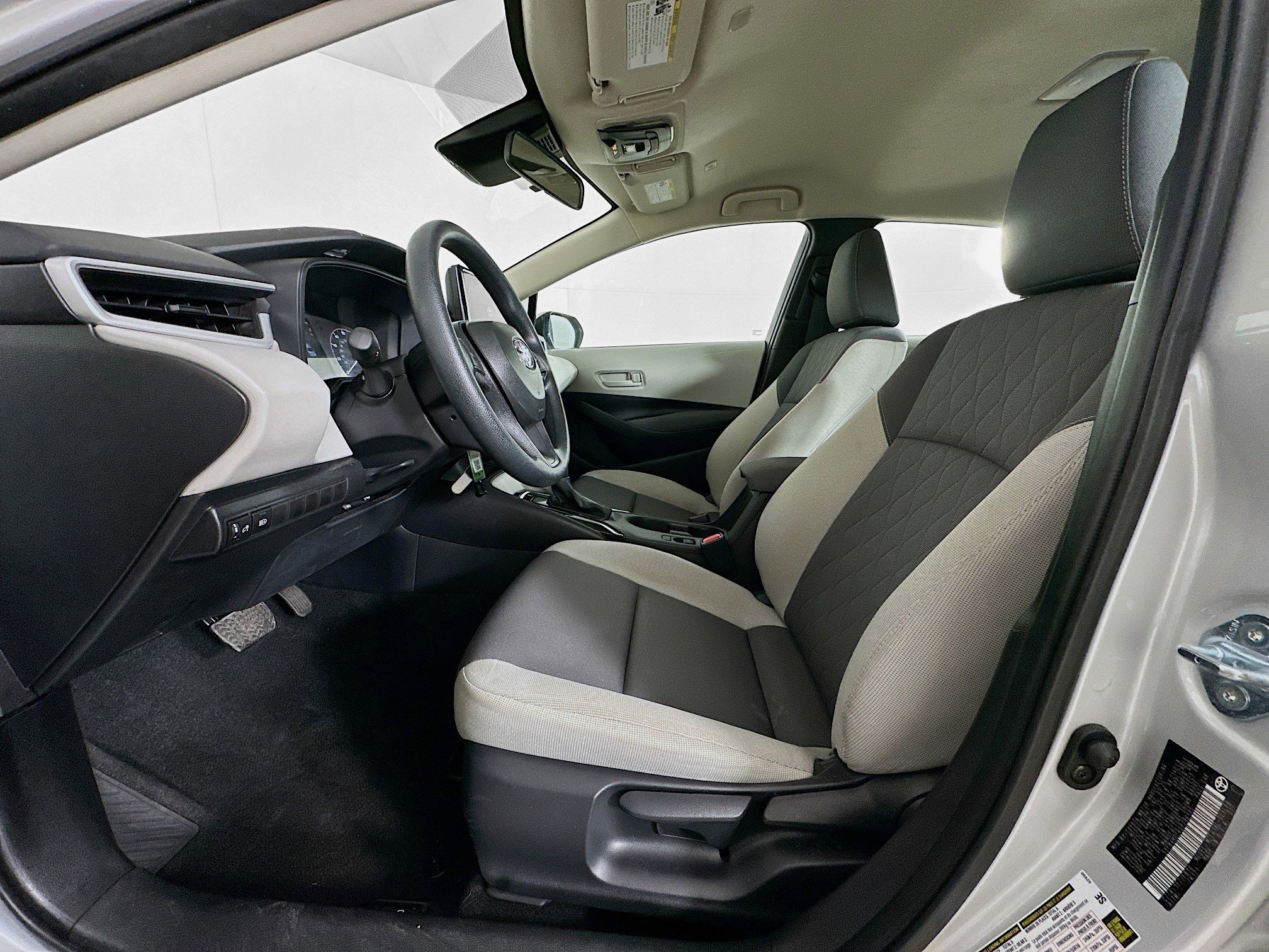 Used 2025 Toyota Corolla LE image 13