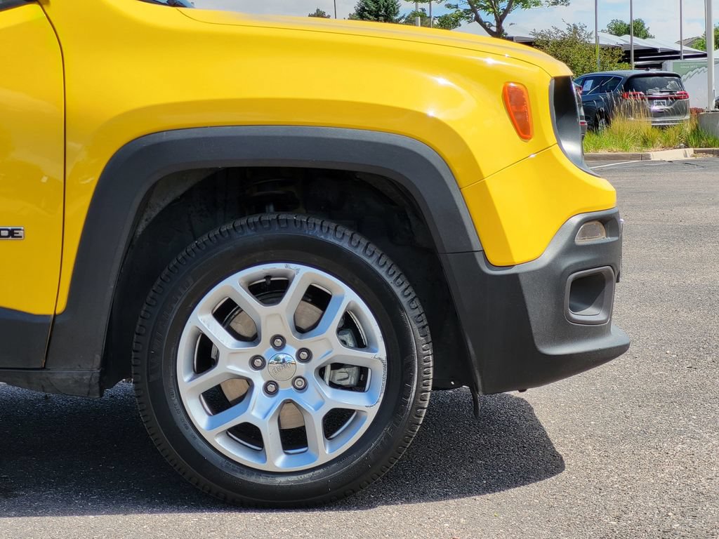 Used 2017 Jeep Renegade Latitude w/ Cold Weather Group AWD/4WD image 29