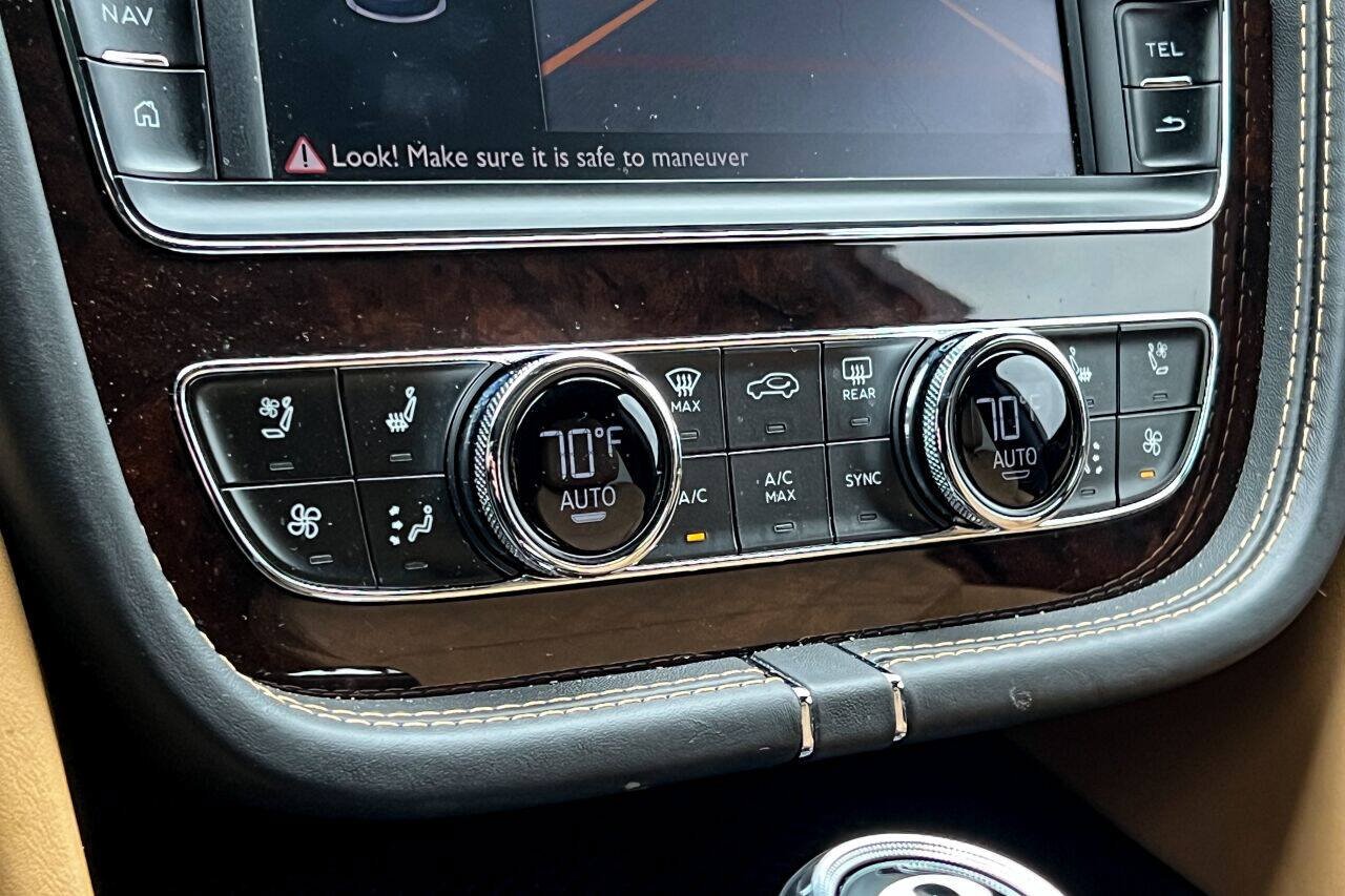 Used 2017 Bentley Bentayga AWD/4WD image 36