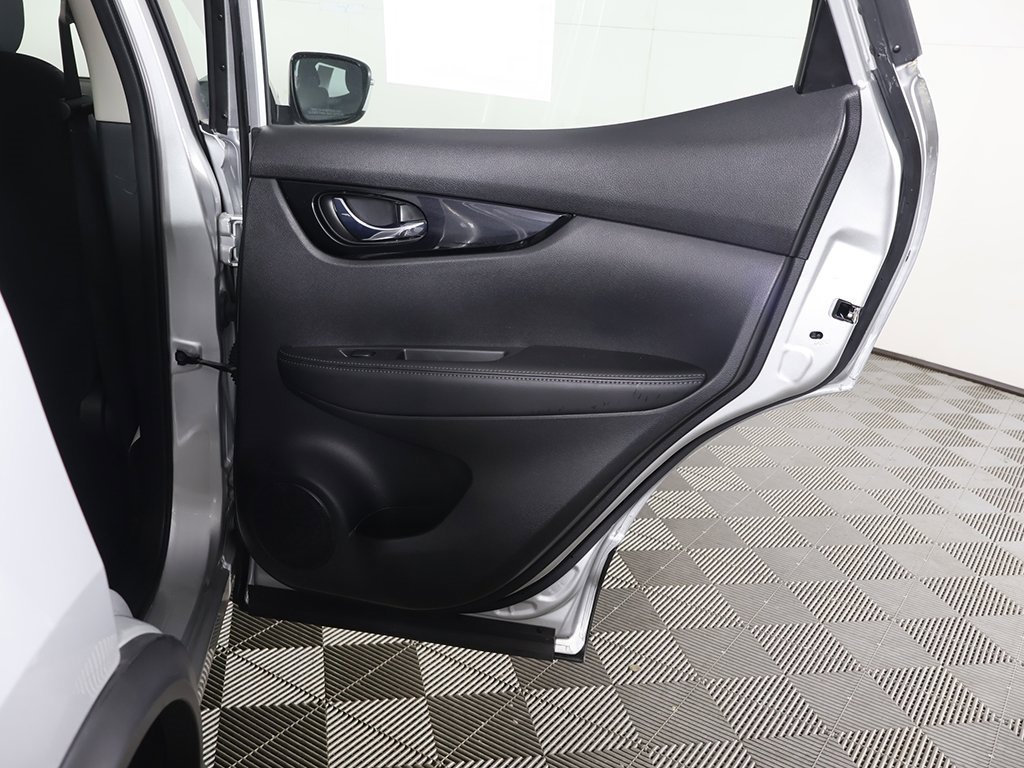 Used 2022 Nissan Rogue Sport SV image 23