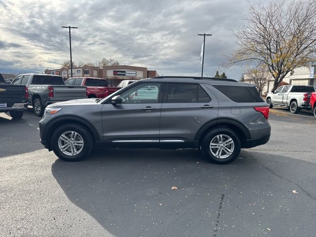 Used 2022 Ford Explorer XLT w/ Equipment Group 202A image 4