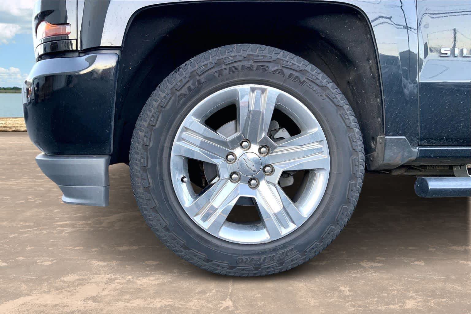 Used 2018 Chevrolet Silverado 1500 Custom w/ Custom Value Package RWD image 8