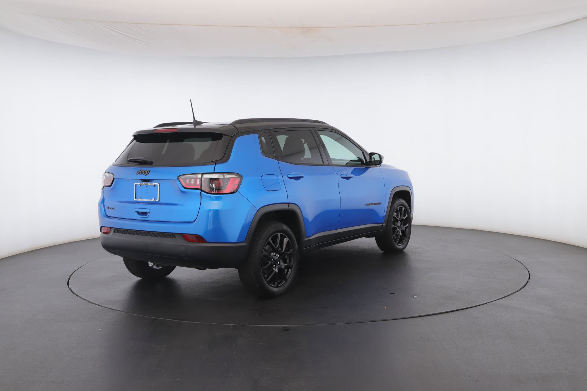 Used 2024 Jeep Compass Latitude w/ Sun and Sound Group image 28